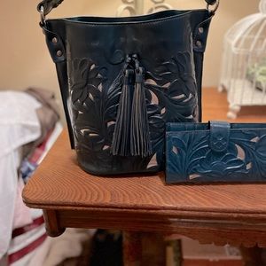 Blue bucket purse & matching wallet